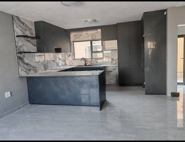 4 BEDROOM HOUSE FOR SALE IN STERPARK